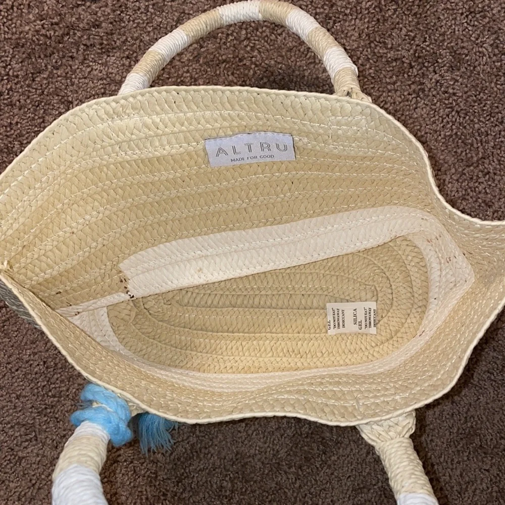 Altru Tote - Picture 7 of 8